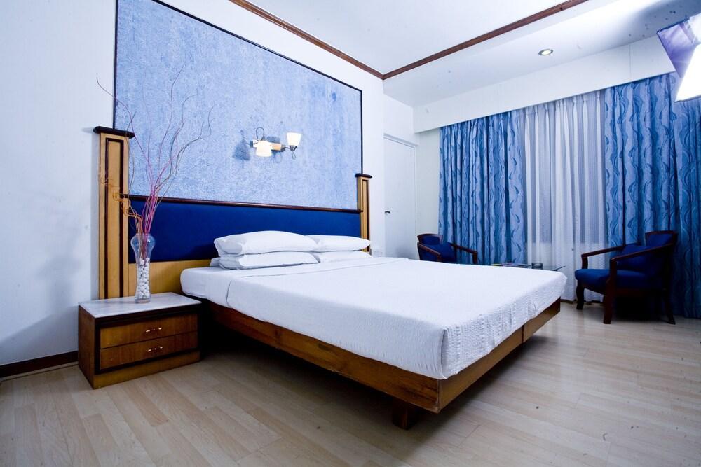 The President Hotel Shivajinagar Pune Exterior foto